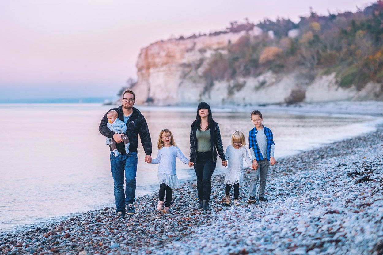 Familjefoto i naturen